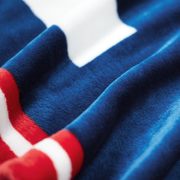 Ir para o Produto: Manta de Fleece com Logotipo Americana